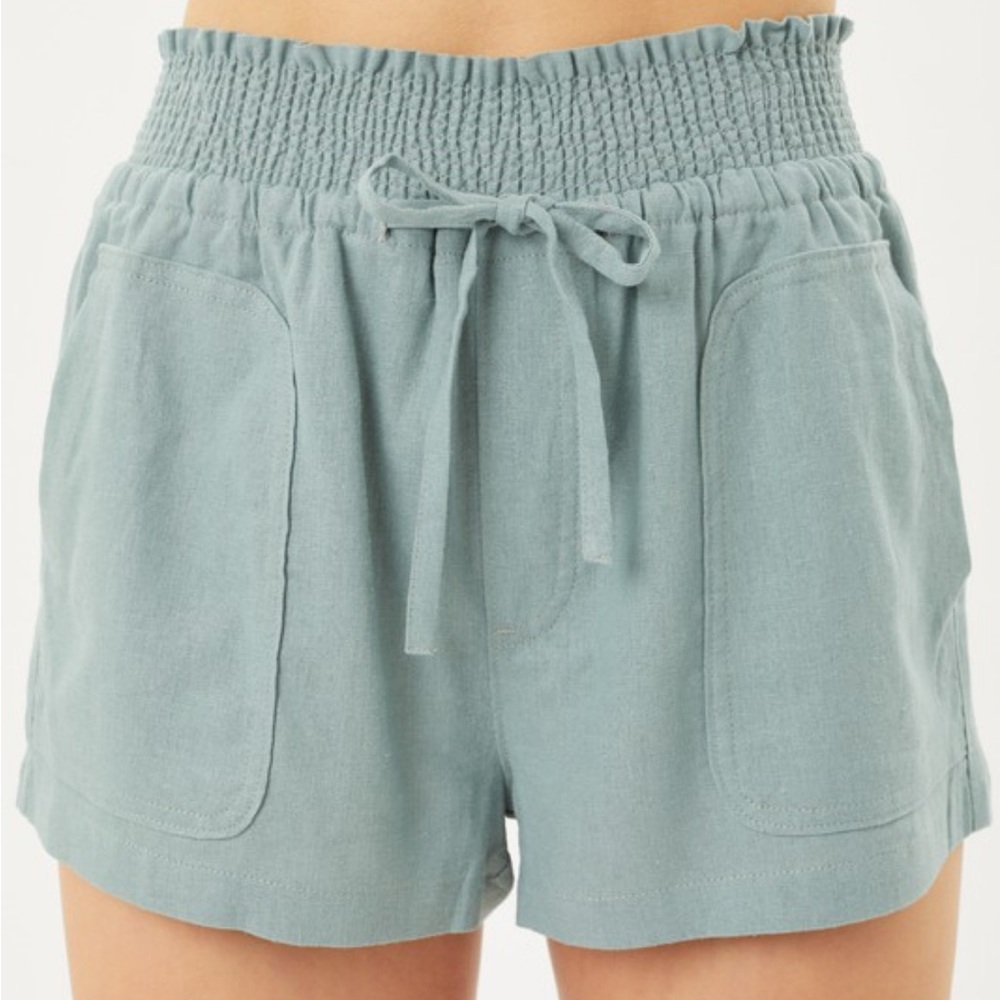 176. Women’s Sage Linen Smocked Pocketed Shorts NWT
